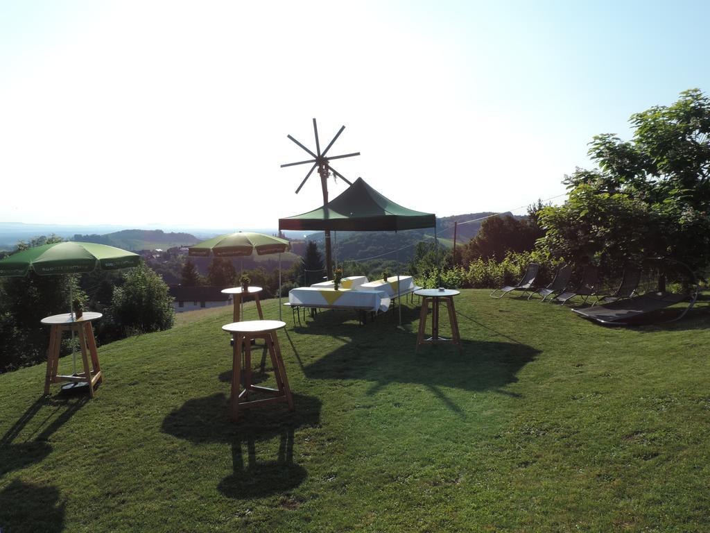 Weingut Gaestezimmer Gruber Ehrenhausen Exterior photo